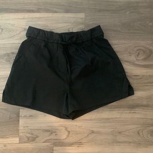 Lululemon cinchable waist shorts in black 3.5”